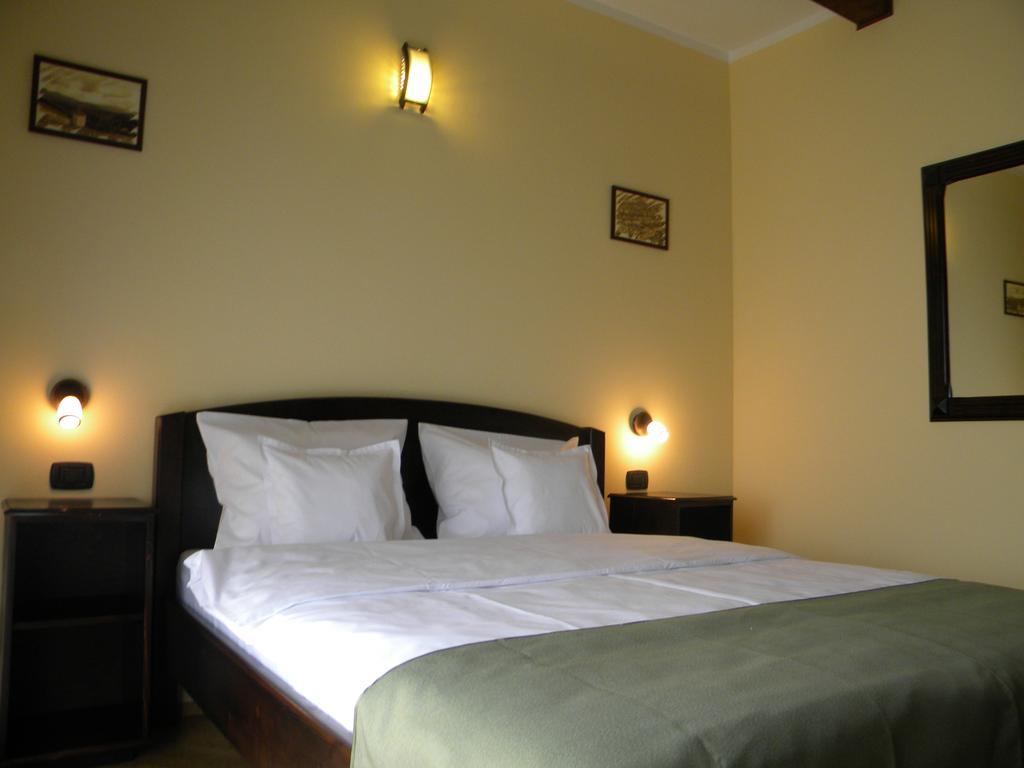 Pensiunea Mason'S Rîşnov Quarto foto